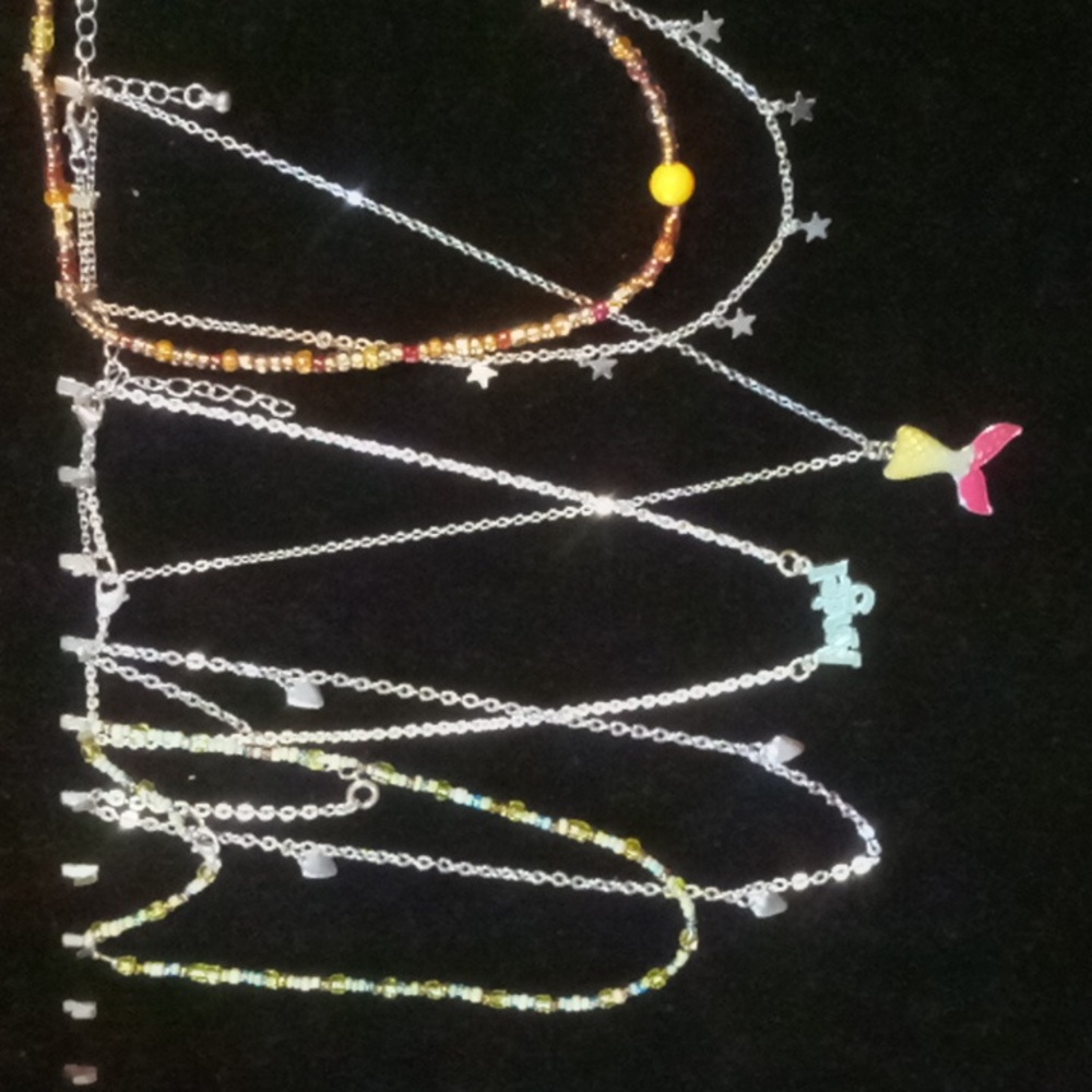 Girls bundle of 6 necklaces 14 ,16,18 inches long beaded are Expandable.
